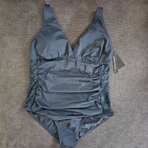 Nwt Jantzen Women's Grey Crochet Detailed Siding V-neck 1-piece Swimsuit Size 16
